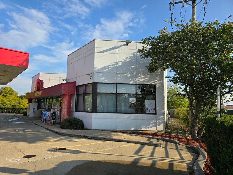 More Photos Of 7401 Jensen Blvd, Hanover Park Service Station For Sale