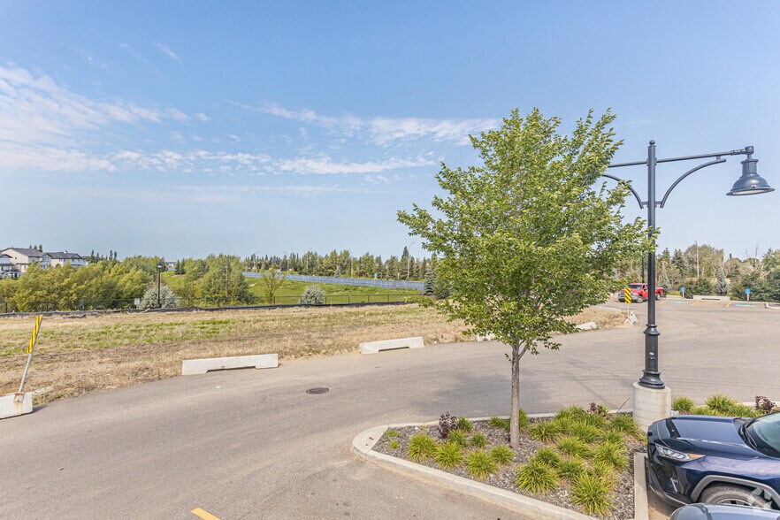 More Photos Of 3004 Granville Dr NW, Edmonton General Retail For Lease