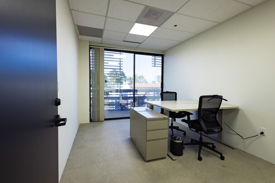 More Photos Of 1964 Westwood Blvd, Los Angeles Coworking Space