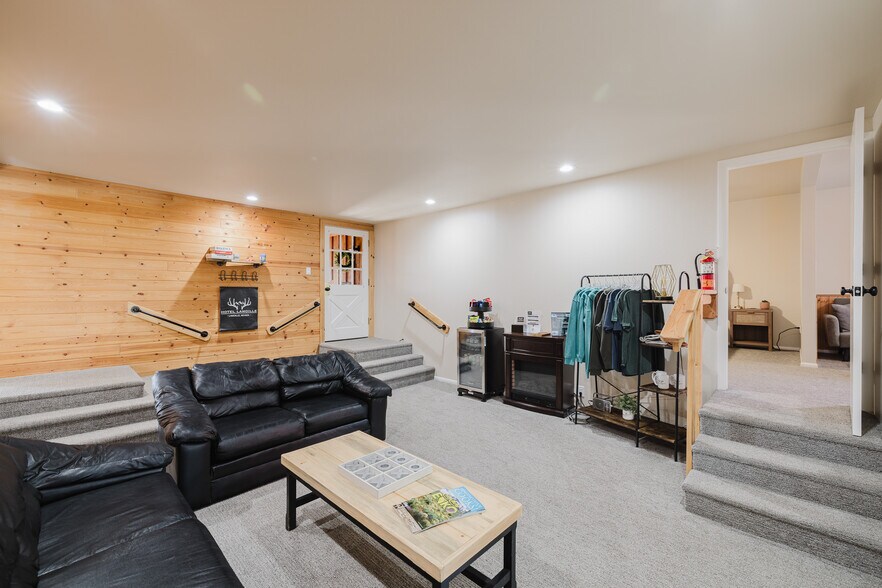 More Photos Of 925 Lamoille Hwy, Lamoille Hotel For Sale