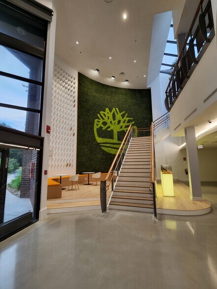 More Photos Of 200 Domain Dr, Stratham Manufacturing For Lease