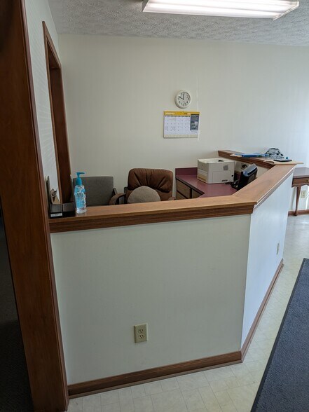More Photos Of 380 Browns Ln, Coshocton Office For Lease