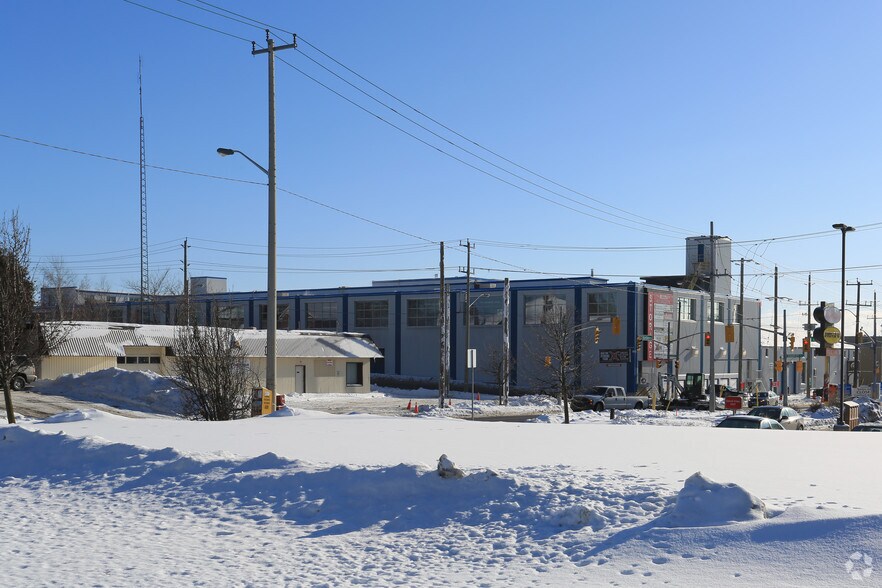 More Photos Of 50 Ottawa St S, Kitchener Flex For Lease