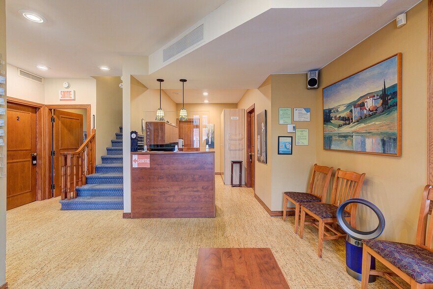 More Photos Of 415 Rue Du Village, Repentigny Office For Sale