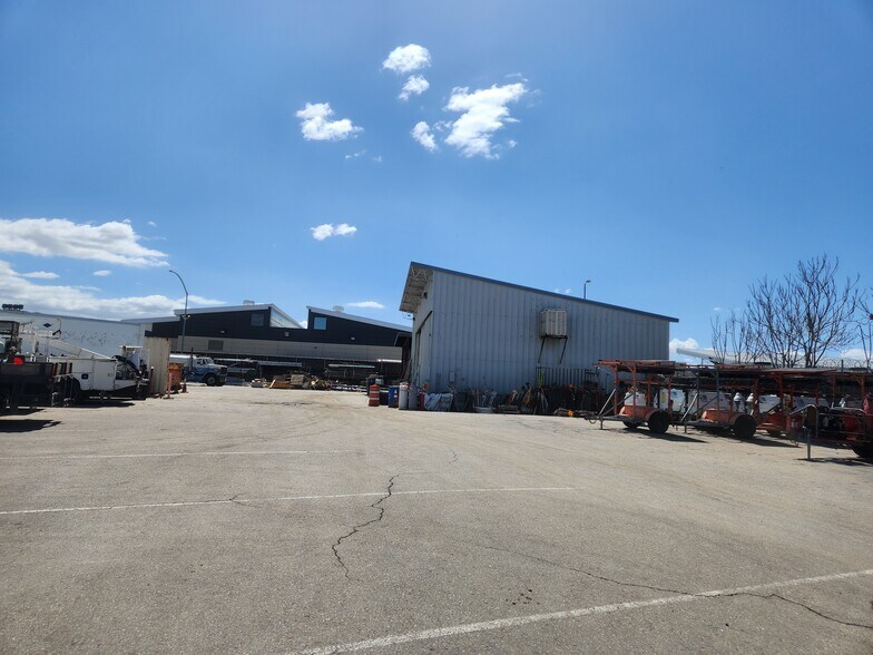 More Photos Of 1370 Pioneer Way, El Cajon Warehouse For Lease