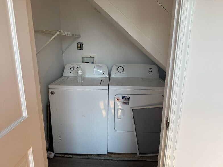 More Photos Of 199 Union St, Occoquan Storefront Retail Residential For Sale