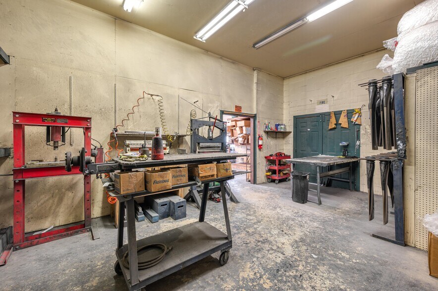 More Photos Of 19 Evergreen Dr, Lake Wales Freestanding For Sale