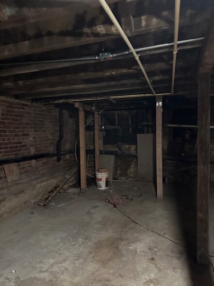 More Photos Of 2205 N Broadway, Los Angeles Bar For Sale