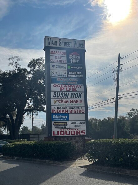 More Photos Of 12961 N Main St, Jacksonville Unknown For Lease