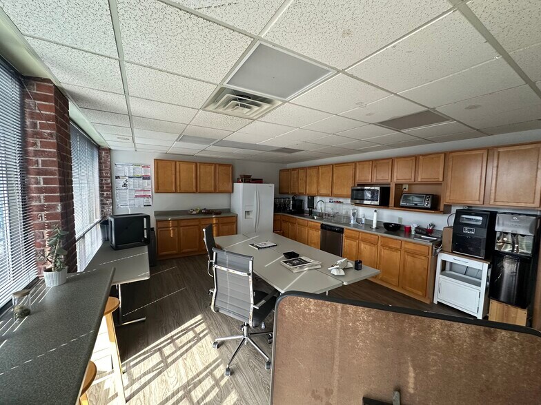 More Photos Of 3333 Founders Rd, Indianapolis Office For Sale