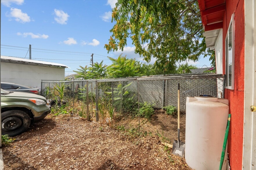 More Photos Of 8705 SE Foster Rd, Portland Manufacturing For Sale