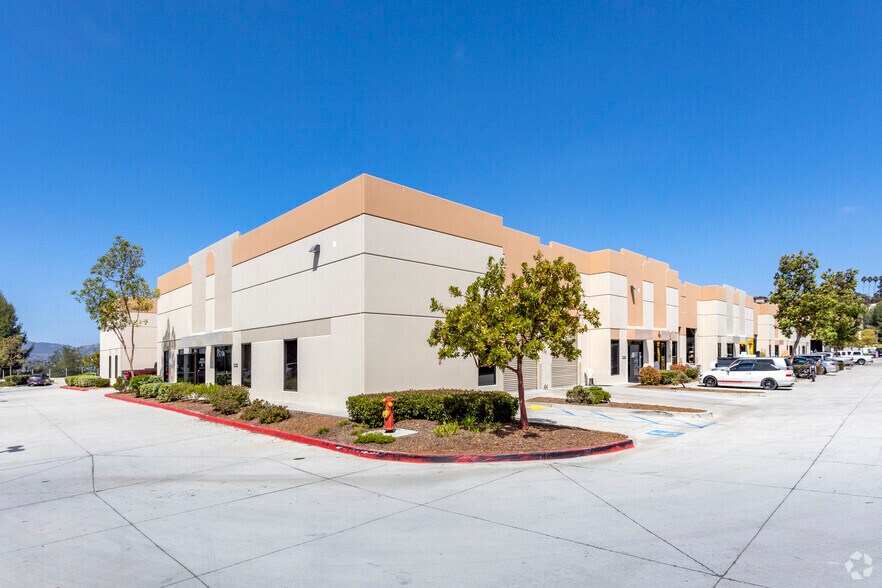 Primary Photo Of 925 Poinsettia Ave, Vista Manufacturing For Sale