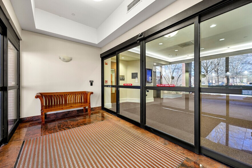 More Photos Of 10700 Medlock Bridge Rd, Duluth Medical For Sale