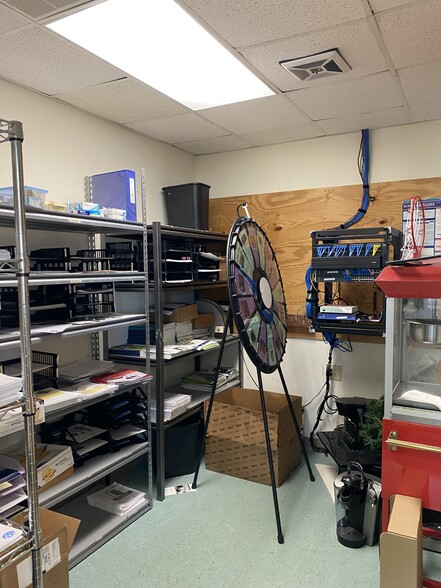 More Photos Of 2901 Breezewood Ave, Fayetteville Office For Lease