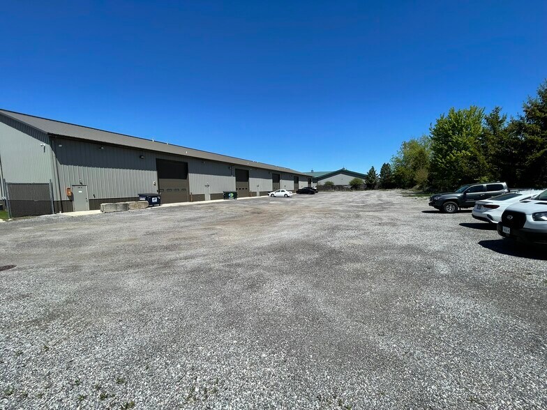 More Photos Of 747 Herra St, Elburn Light Manufacturing For Lease