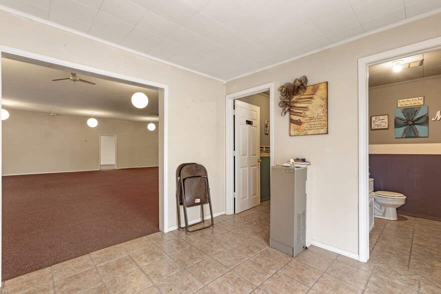 More Photos Of 215 S Bixby St, Coweta Religious Facility For Sale