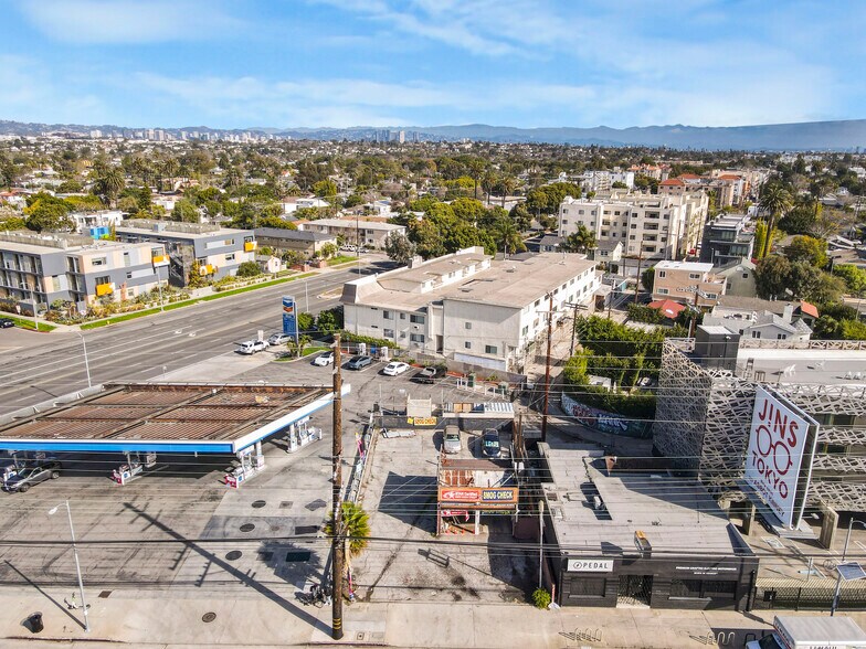 More Photos Of 2422 Lincoln Blvd, Venice Freestanding For Sale