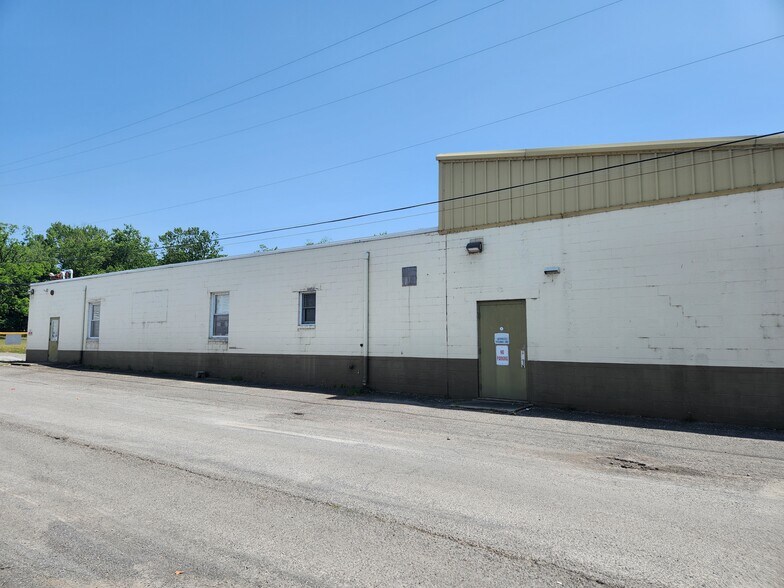More Photos Of 100 Church St, Millersburg Service For Lease