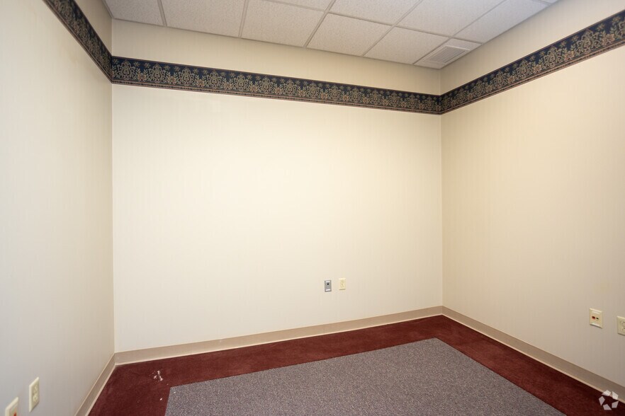 More Photos Of 205 W Market St, Lima Office For Sale