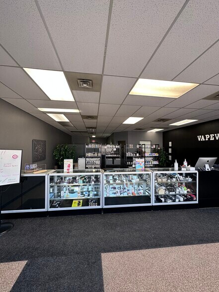 More Photos Of 1408-1428 Broad St, Regina Storefront For Sale