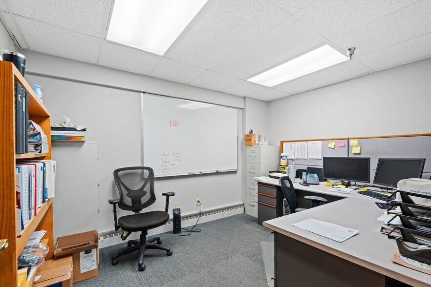 More Photos Of 815-925 E Albert Dr, Manitowoc Warehouse For Lease