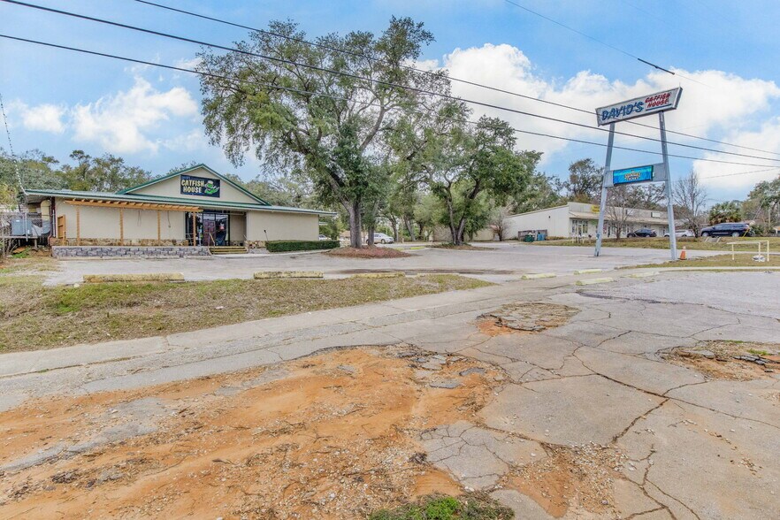 More Photos Of 131 New Warrington Rd, Pensacola Restaurant For Sale