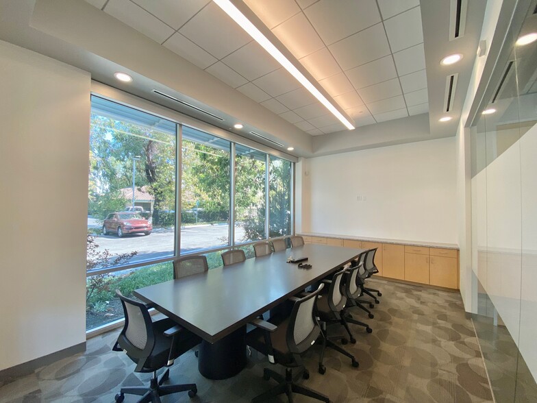 More Photos Of 1987 Leghorn St, Mountain View Office For Lease