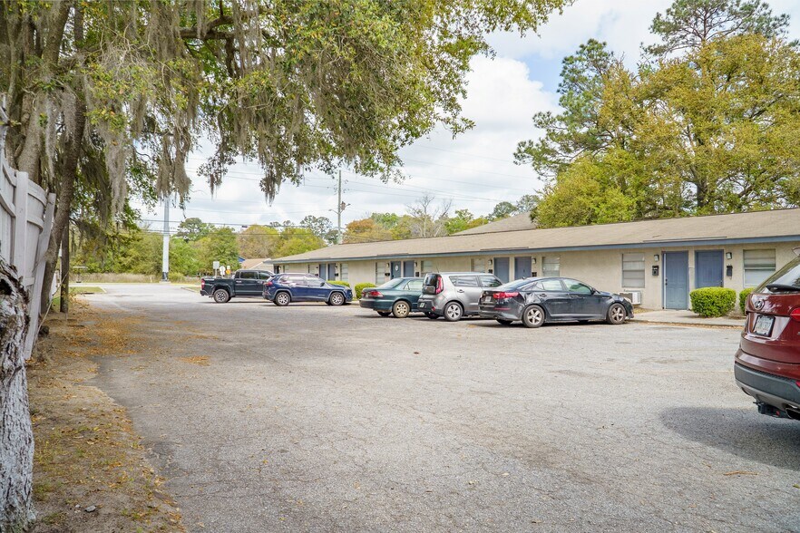 More Photos Of 11010 Middleground Rd, Savannah Apartments For Sale