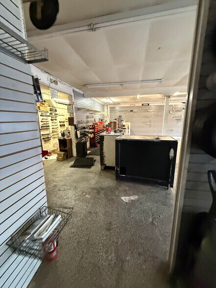 More Photos Of , Upper Marlboro General Retail For Sale