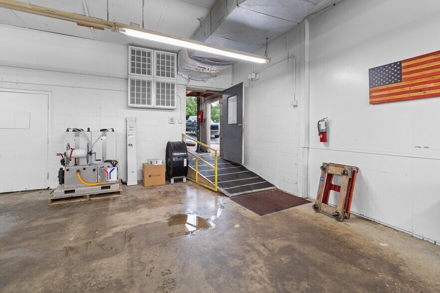 More Photos Of 704 N Central Ave, Locust Warehouse For Lease