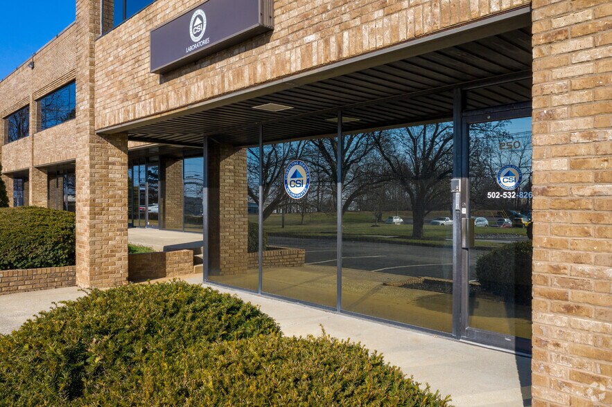 11001 Bluegrass Pky, Louisville, KY 40299 Flex/R&D For Lease