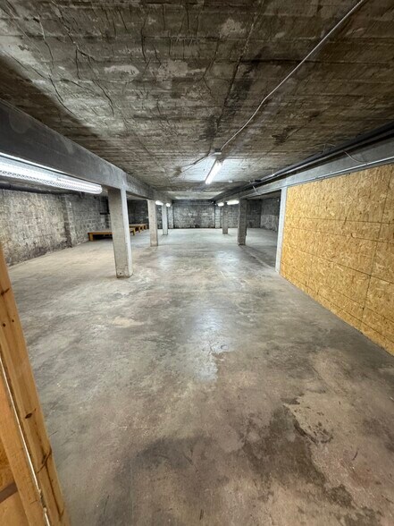 More Photos Of 113 E 6th St, Columbia Storefront For Lease