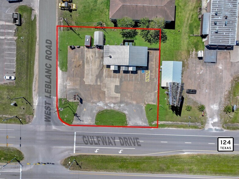 More Photos Of 1220 Highway 124, Winnie Service Station For Sale