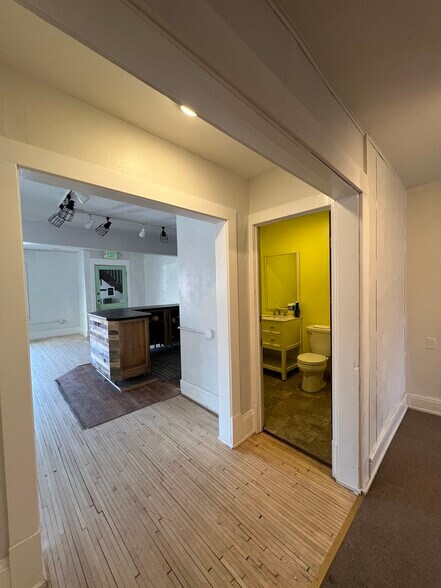 More Photos Of 2230 Carter Ave, Saint Paul Storefront Retail Office For Lease