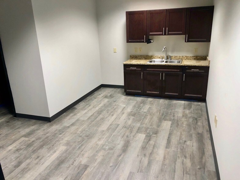 More Photos Of 2125 Barrett Park Dr NW, Kennesaw Office For Lease