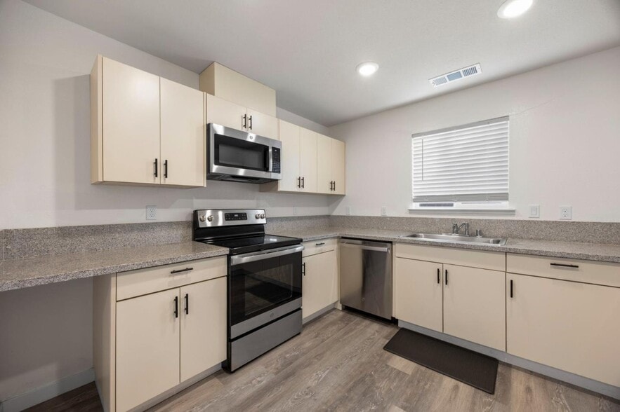 More Photos Of 930 W Alameda St, Manteca Apartments For Sale