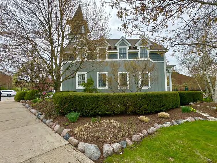 More Photos Of 214 Aberdeen Dr, Valparaiso Office For Sale