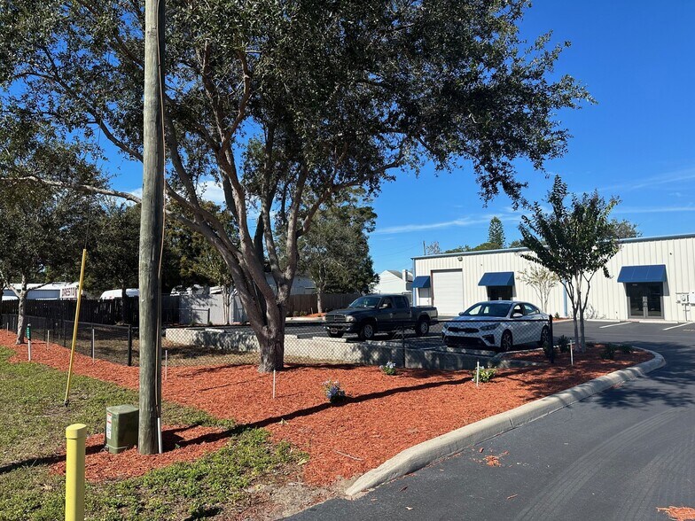 More Photos Of 6679 Treeland Ave, Largo Warehouse For Lease