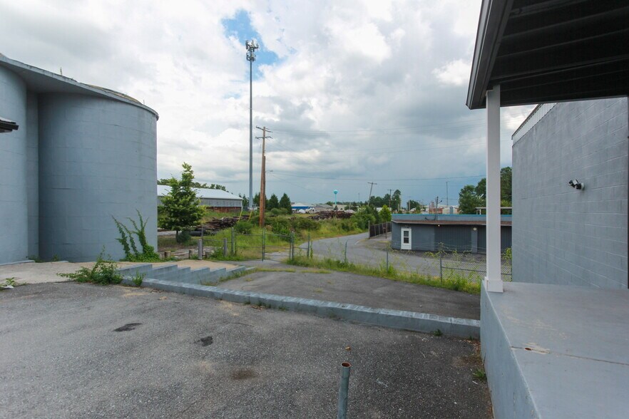 More Photos Of 36 Walnut St, Thurmont Warehouse For Lease