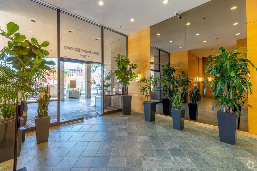 More Photos Of 7855 Ivanhoe Ave, La Jolla Office For Lease