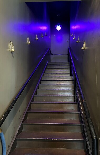 More Photos Of 141-143 N La Brea Ave, Los Angeles Restaurant For Sale