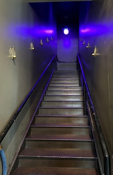 More Photos Of 141-143 N La Brea Ave, Los Angeles Restaurant For Sale