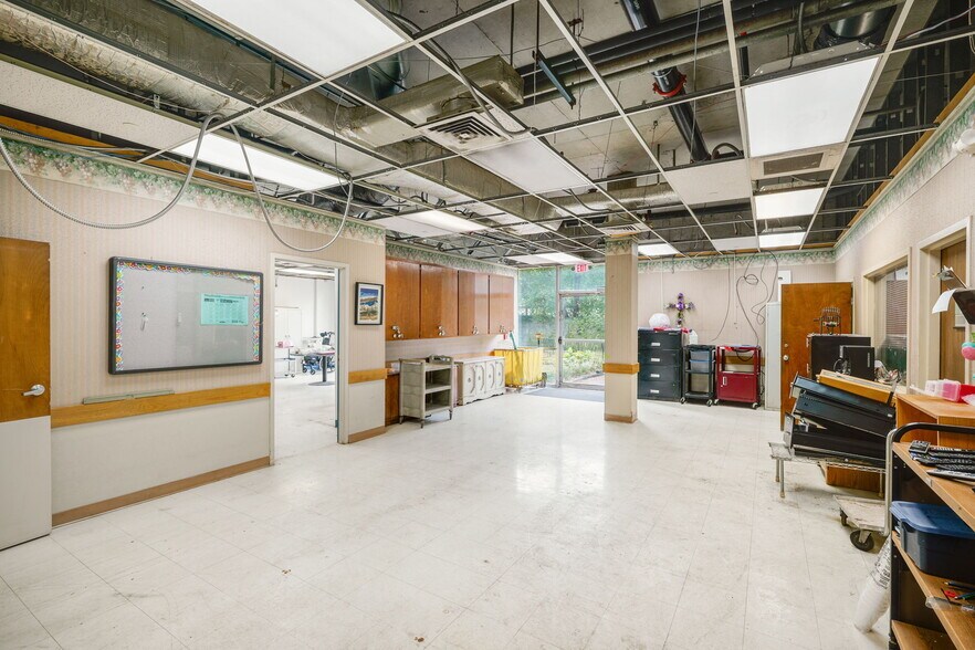 More Photos Of 2051 Collingwood Blvd, Toledo Skilled Nursing Facility For Sale