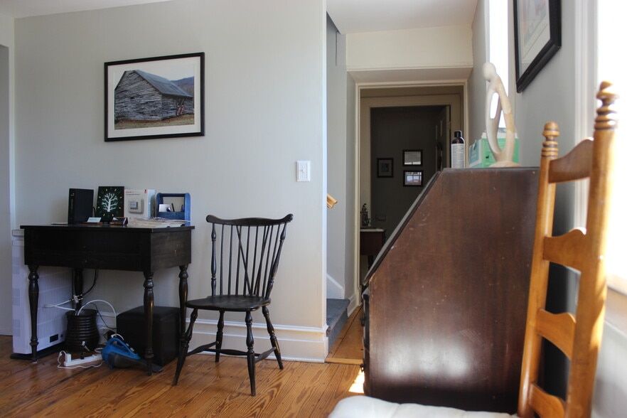 More Photos Of 88 Bradley Rd, Woodbridge Office For Sale