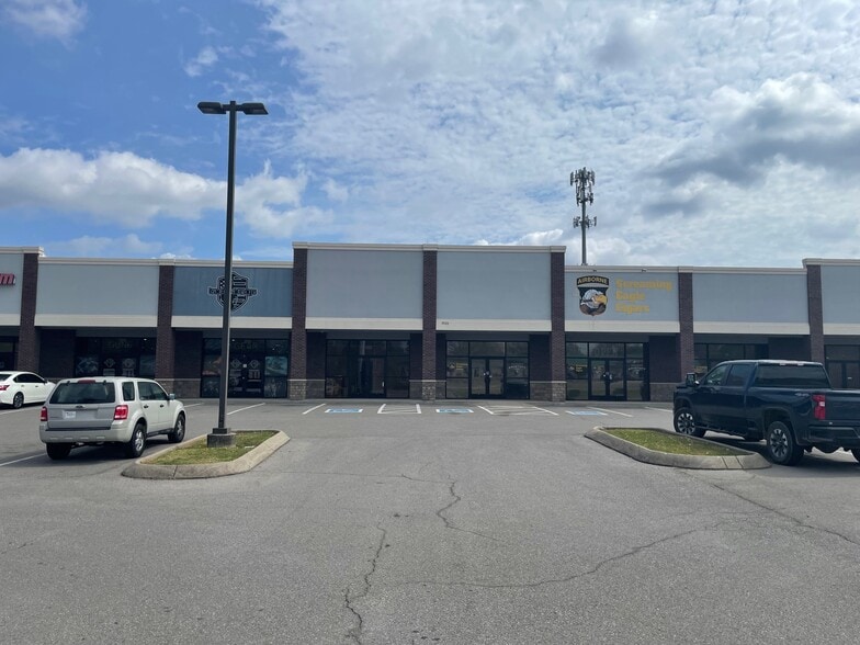 Primary Photo Of 1925 Fort Campbell Blvd, Clarksville Freestanding For Lease