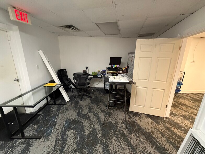 More Photos Of 825 W Professional Pl, Chesapeake Light Manufacturing For Lease