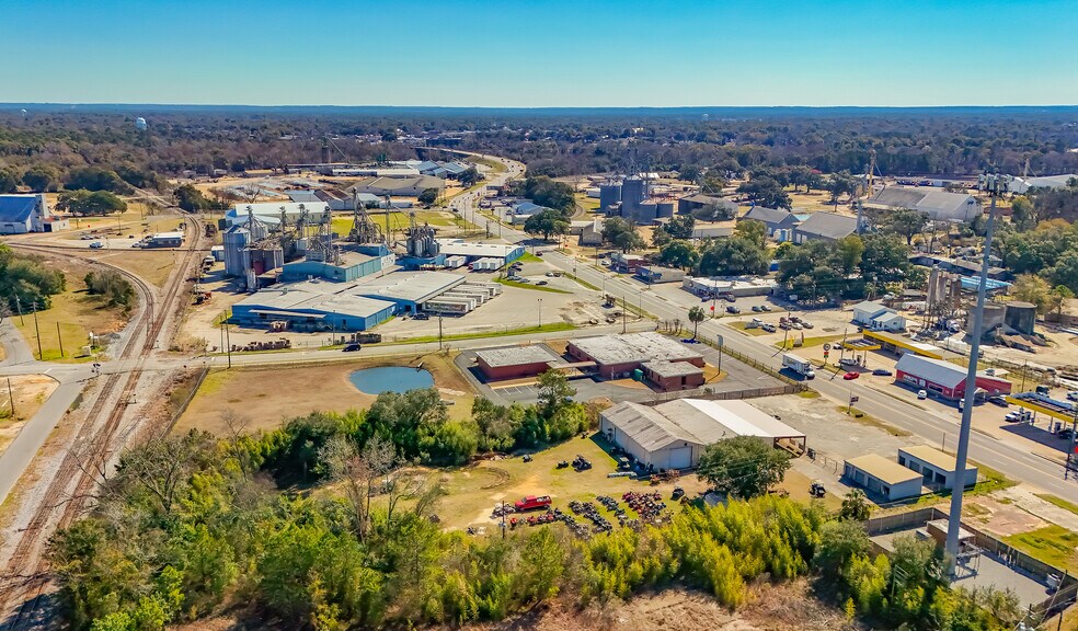 More Photos Of 1204 Dothan Rd, Bainbridge Flex For Lease
