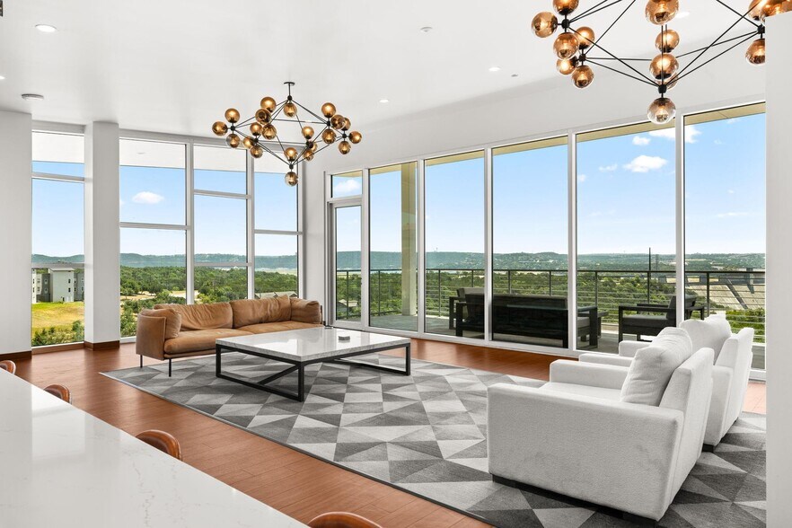 More Photos Of 4229 N FM 620 Hwy, Austin Showroom For Sale