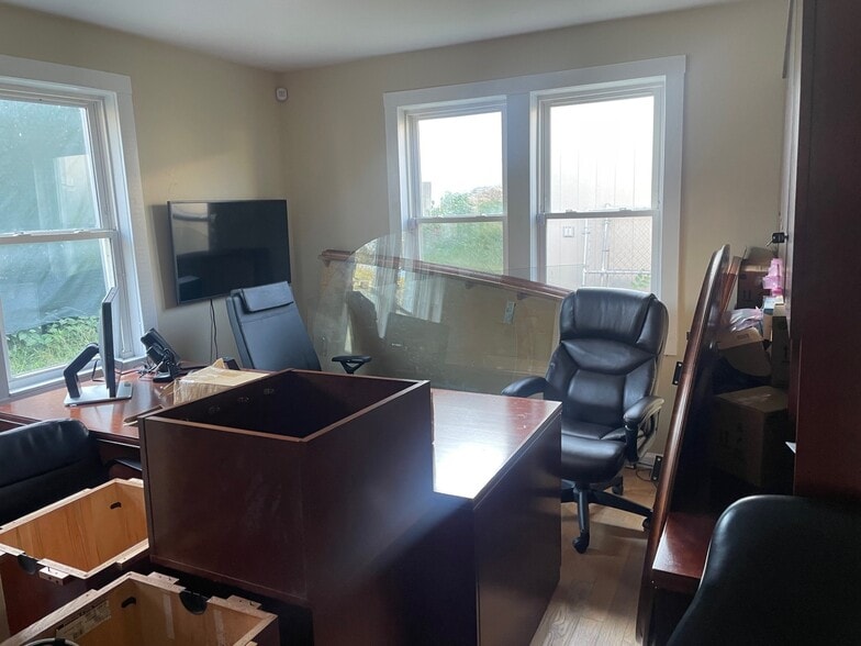 More Photos Of 303 Bridgeway Ave, Old Hickory Office For Sale