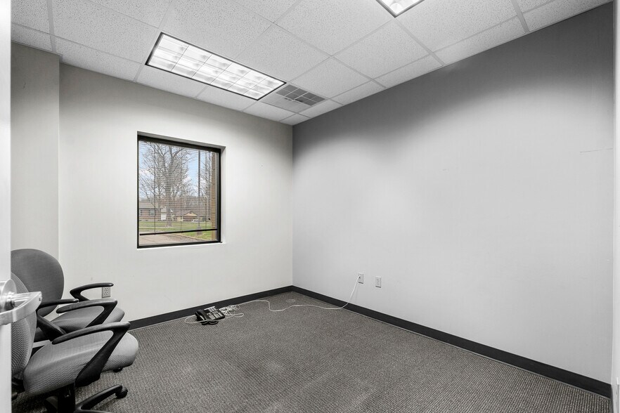 More Photos Of 7200 Highway 150, Greenville Office For Sale